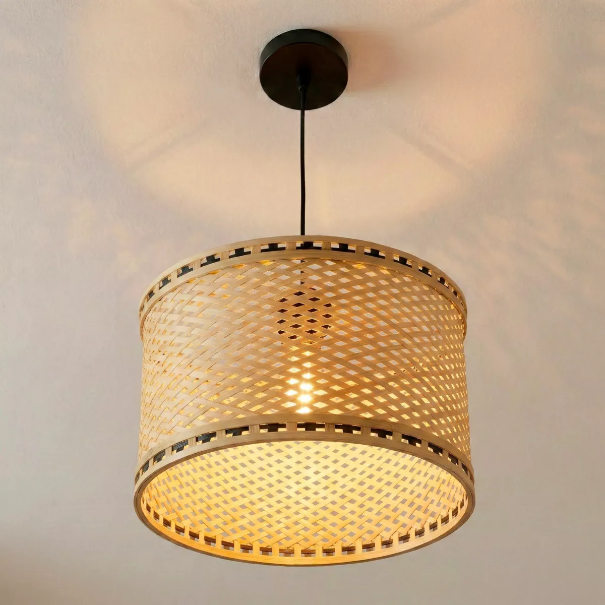 Suspension lumineuse en bambou (D40 cm) Estepona Noir et naturel