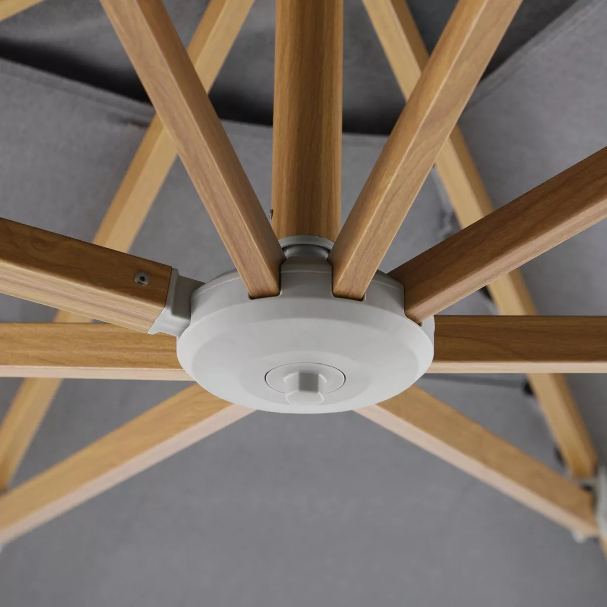 Parasol déporté carré aluminium avec pied (3 x 3 m) Elyra effet bois et Gris