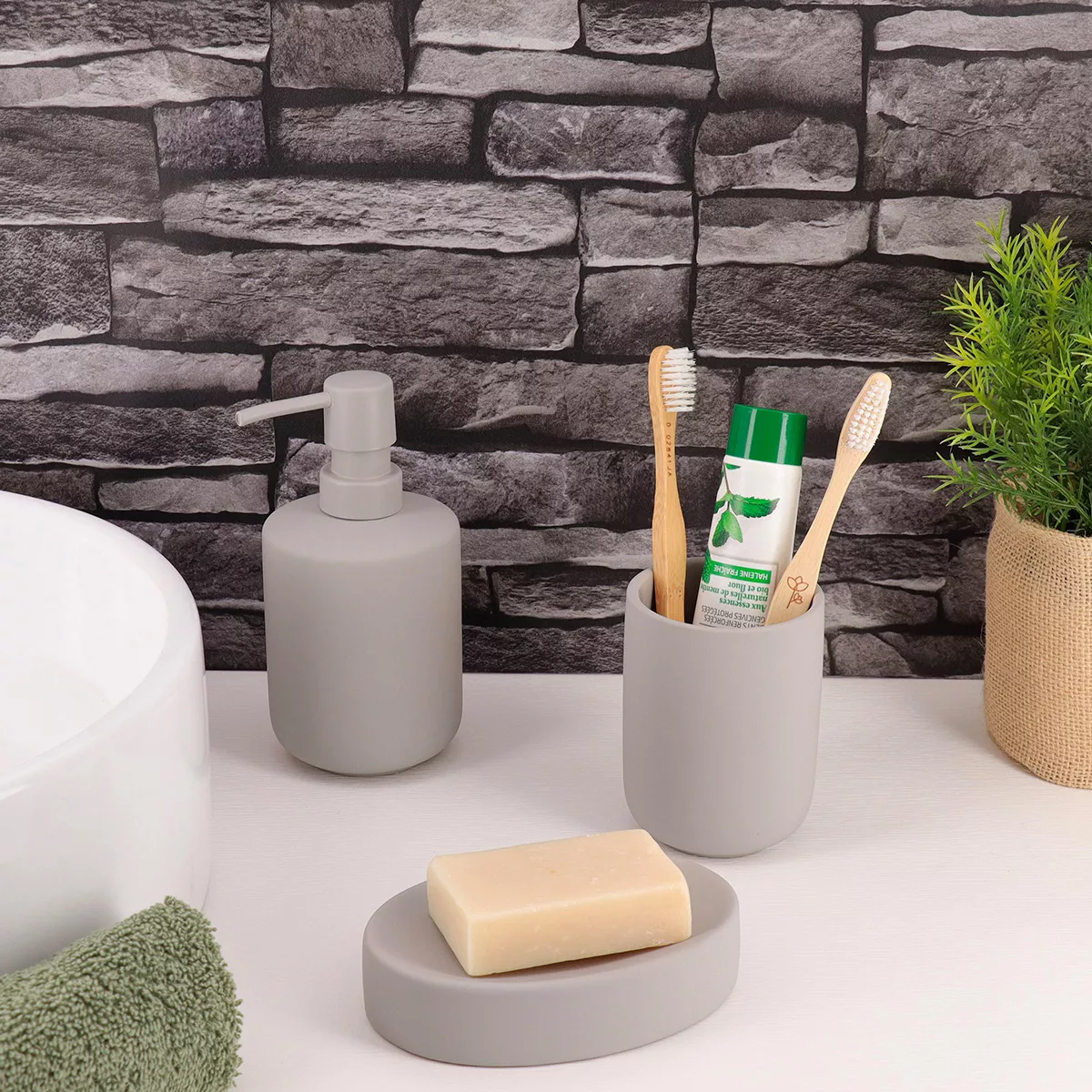Set bicchiere, portasapone e distributore di sapone in grès Timeless Grigio Chiaro