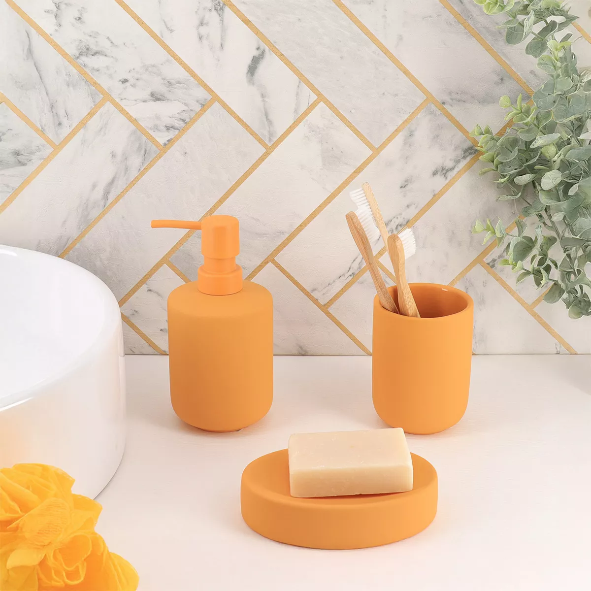Set bicchiere distributore e porta sapone in grès Timeless Giallo senape