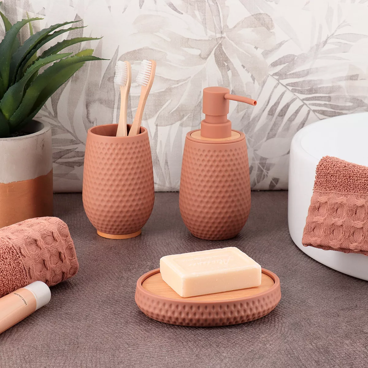SET GOBELET DISTRIBUTEUR A SAVON ET PORTE SAVON ABS/AS EFFET  RUBBER ET BAMBOU - CAPPUCCINO