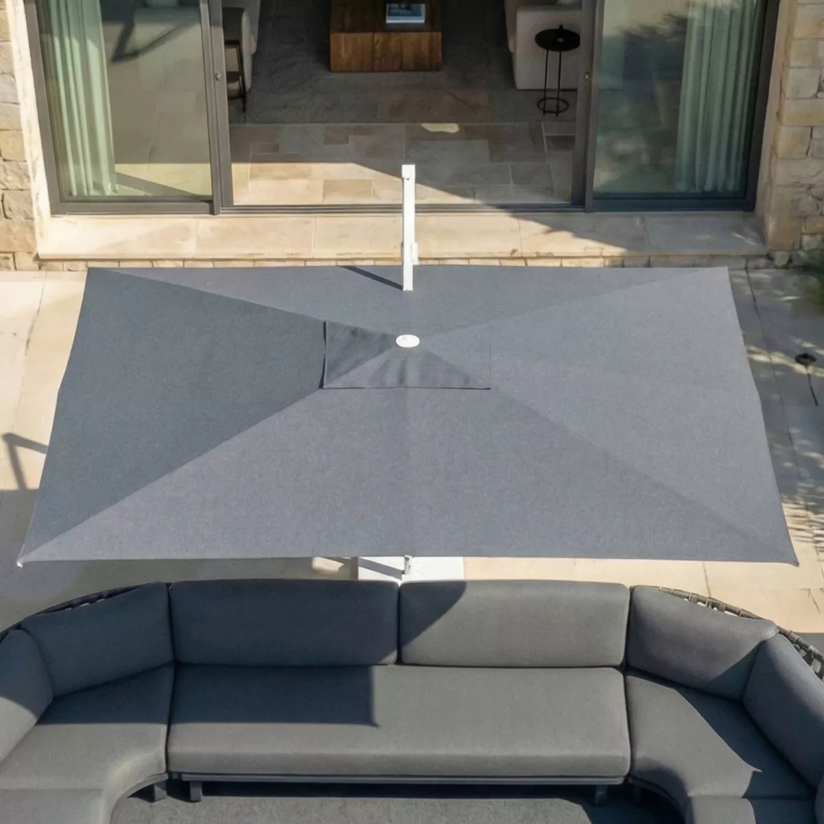 Rechteckiger Aluminium-Cantilever-Sonnenschirm mit Ständer (3 x 4 m) Elyra Weiß und Anthrazit