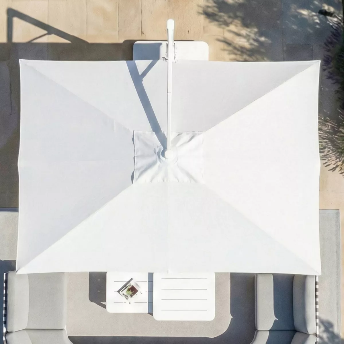 Ombrellone sporgente rettangolare in alluminio con base (3 x 4 m) Elyra Bianco