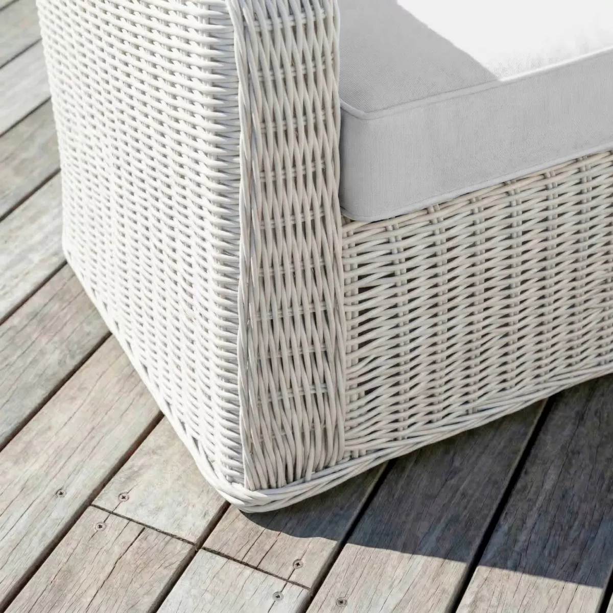 Tuinfauteuil van gevlochten hars Calvi Wit