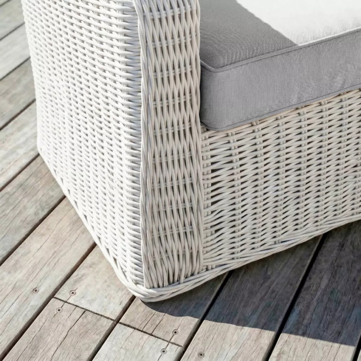 Canapé de jardin en résine tressée 2 places Calvi Blanc et gris clair