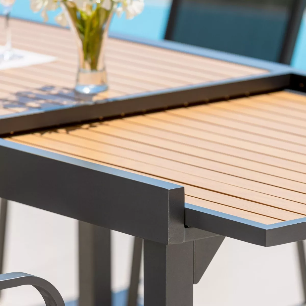 Gartentisch ausziehbar Murano Aluminium mit Holz-Optik (bis zu 12 Pers.) - Anthrazitgrau 3