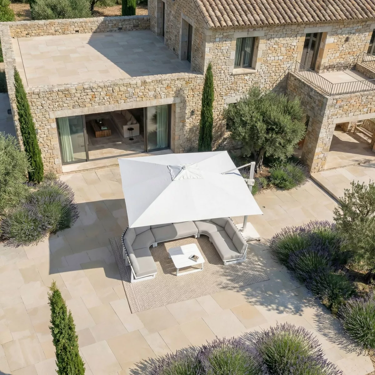 Ombrellone sporgente quadrato in alluminio con base (3 x 3 m) Elyra Bianco