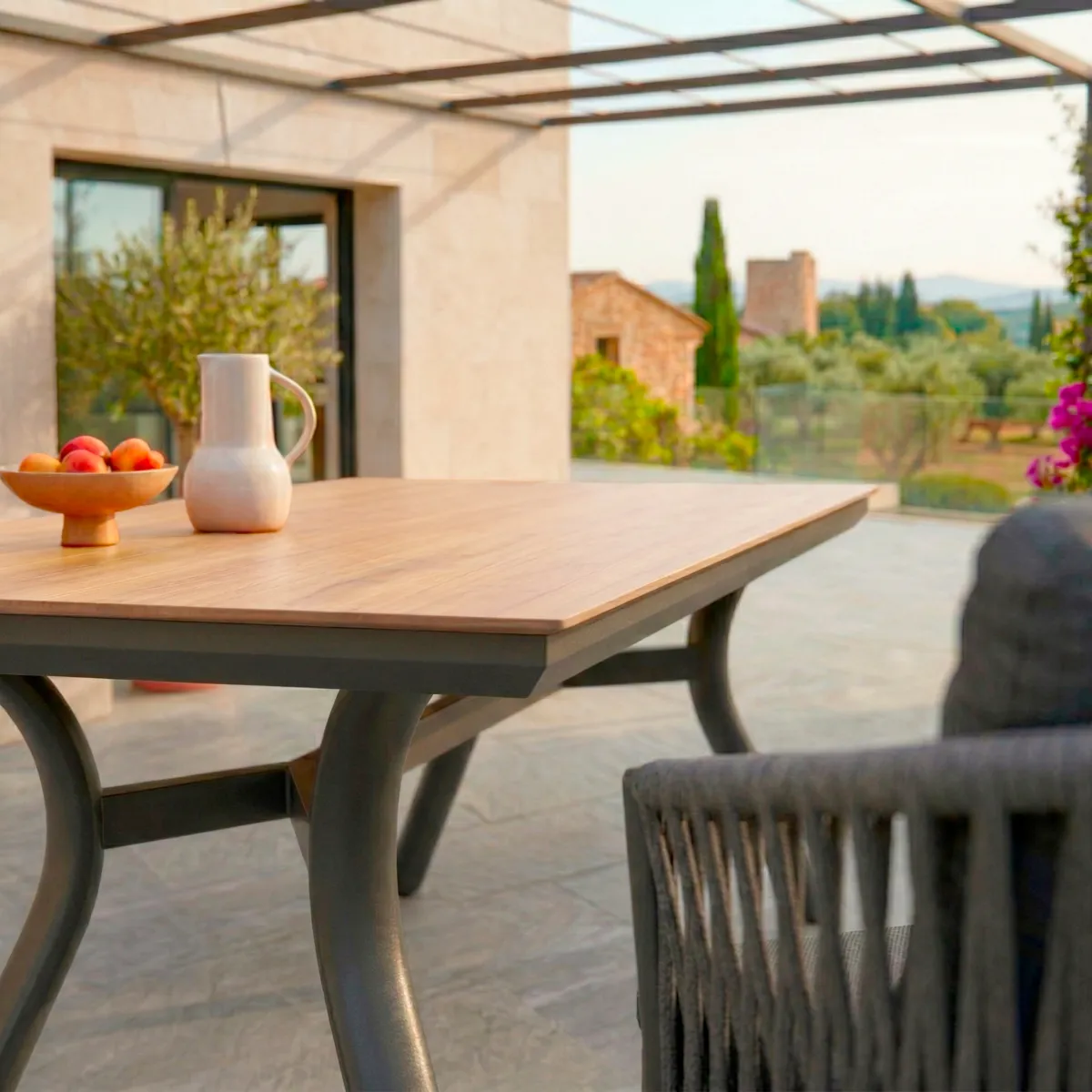 Table de jardin en aluminium 8 places (200 x 90 cm) Amalfi Gris anthracite et bois