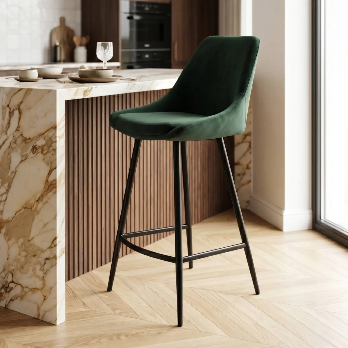 Lot de 2 chaises îlot central avec dossier velours (Assise 67cm) Juno Vert foncé
