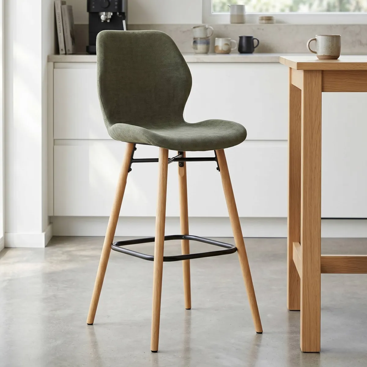 Set di 2 sedie per isola centrale con schienale in tessuto (Altezza seduta 65 cm) Malika Verde bottiglia