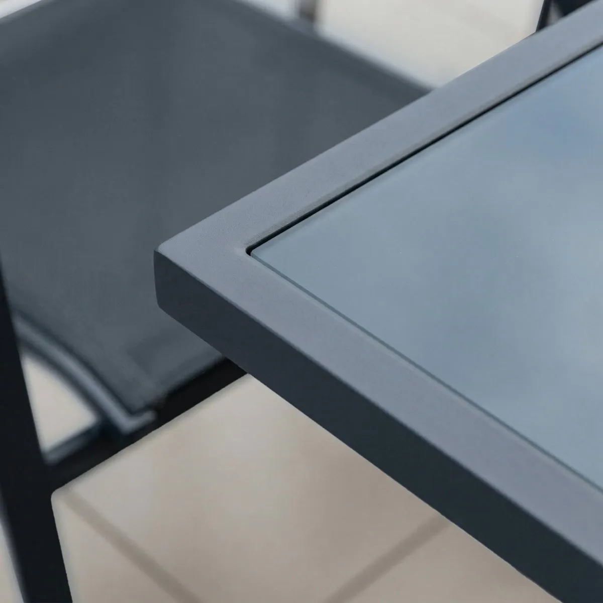 Table de jardin extensible 12 places en verre Murano (320 x 100 cm) - Anthracite 2