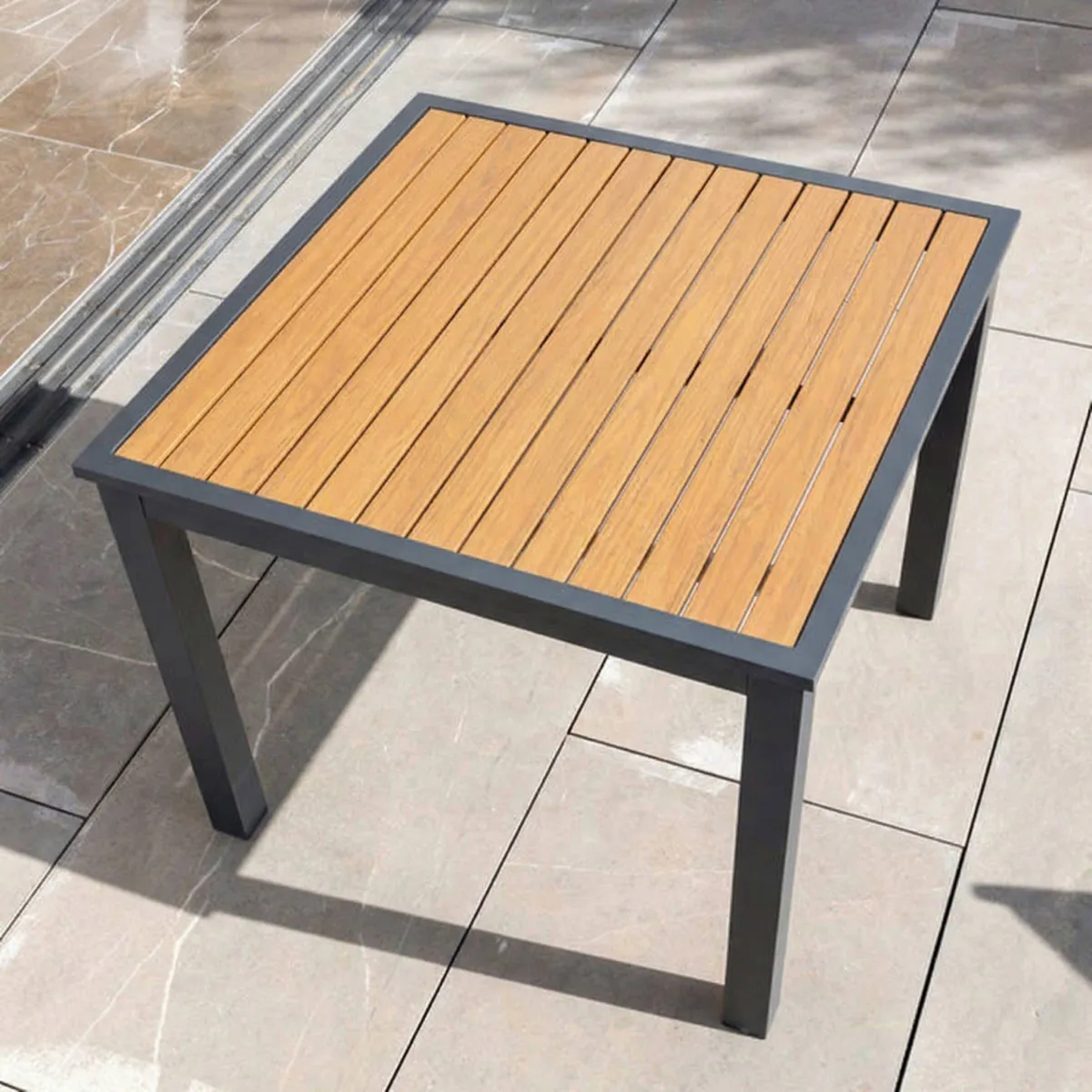 Table de jardin carrée en aluminium 4 places (89 x 89 cm) Murano Gris anthracite et effet bois