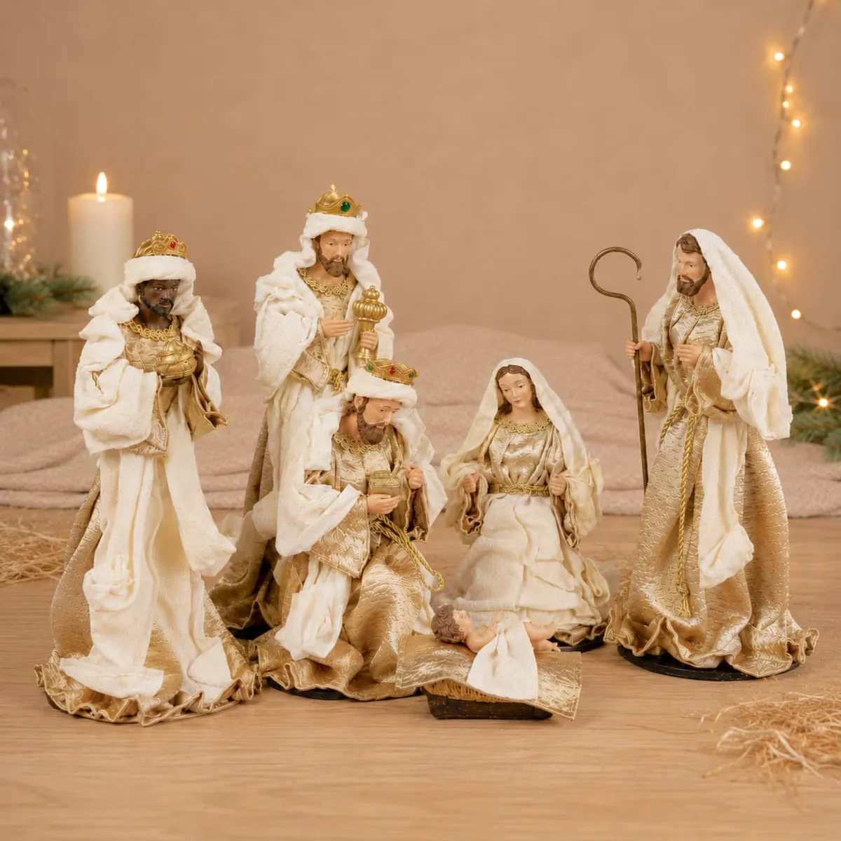 Il set di 6 statuine (H33 cm) di Joséphine
