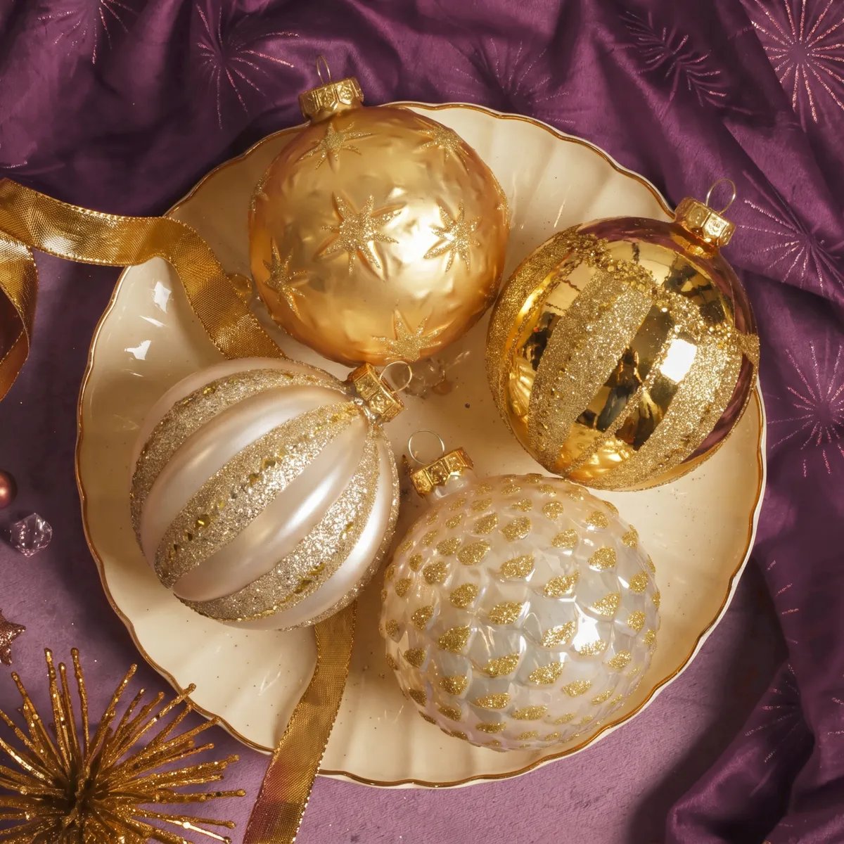 Set mit 12 Weihnachtskugeln aus Glas (Ø 80 mm) Majesty Gold und perlweiß - Baumschmuck & Kugeln