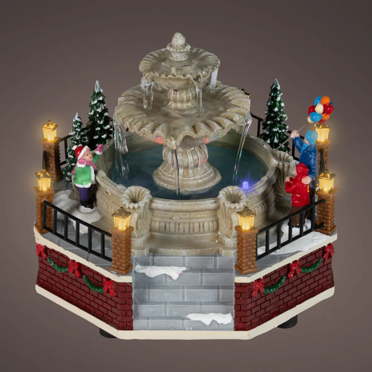 Villaggio di Natale luminoso musicale e animato a pile (H15 cm) Fontana con colori che cambiano