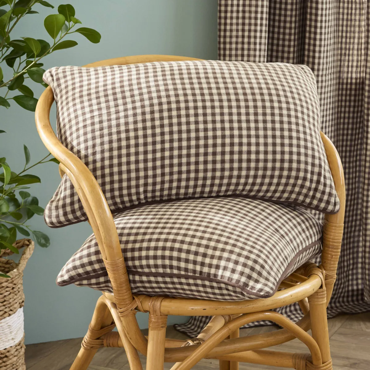 EM - Coussin déhoussable avec passepoil 40 x 60 cm Gaze de coton tissée teinte GAIA VICHY Brun