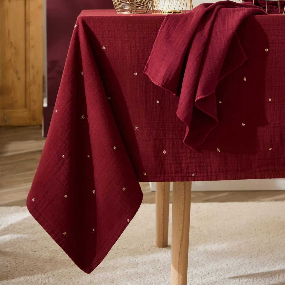 EM - Nappe carrée 180 x 180 cm Gaze de coton brodée GAIA ETOILES Lie de vin