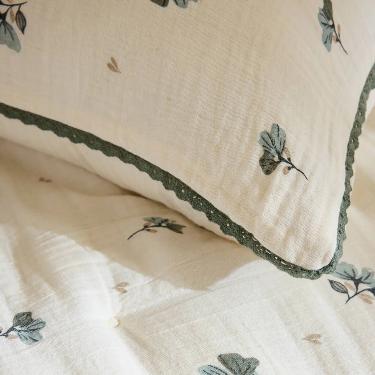 EM - Coussin déhoussable avec croquet 40 x 60 cm Gaze de coton imprimée GAIA ASTREE