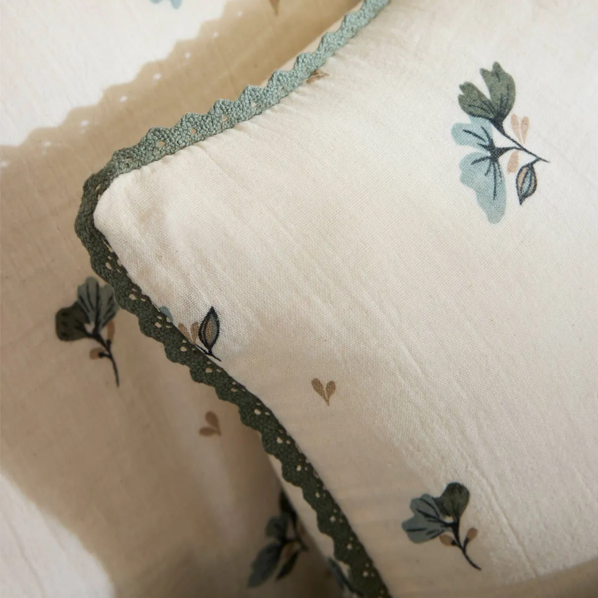 EM - Coussin déhoussable avec croquet 40 x 60 cm Gaze de coton imprimée GAIA ASTREE