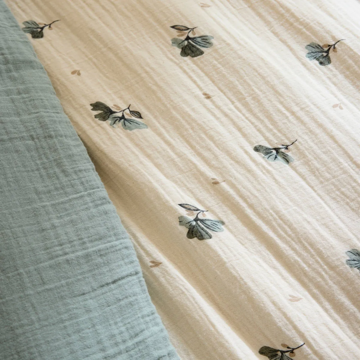 EM - Housse de couette réversible 240 x 220 cm Gaze de coton imprimée GAIA ASTREE Eucalyptus
