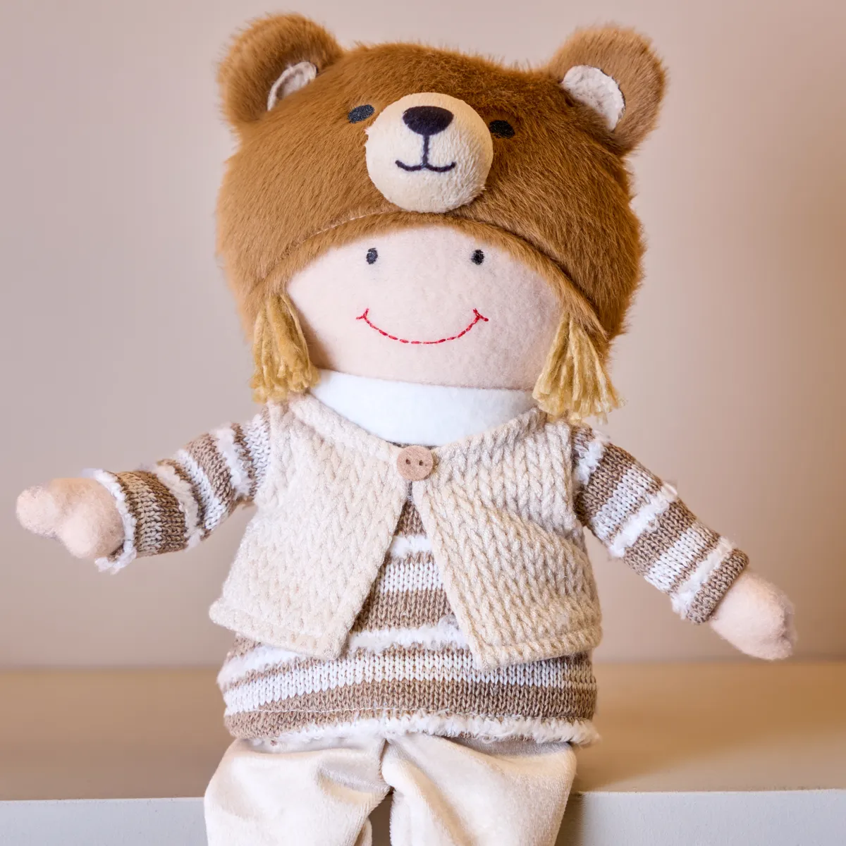 Bambola ragazzo gambe morbide (H44 cm) Casimir e berretto orso Beige