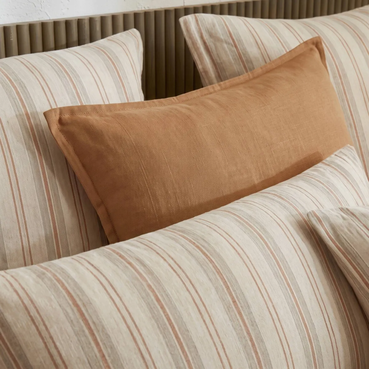 Federa quadrata in flanella di cotone (80 x 80 cm) Nina righe Beige