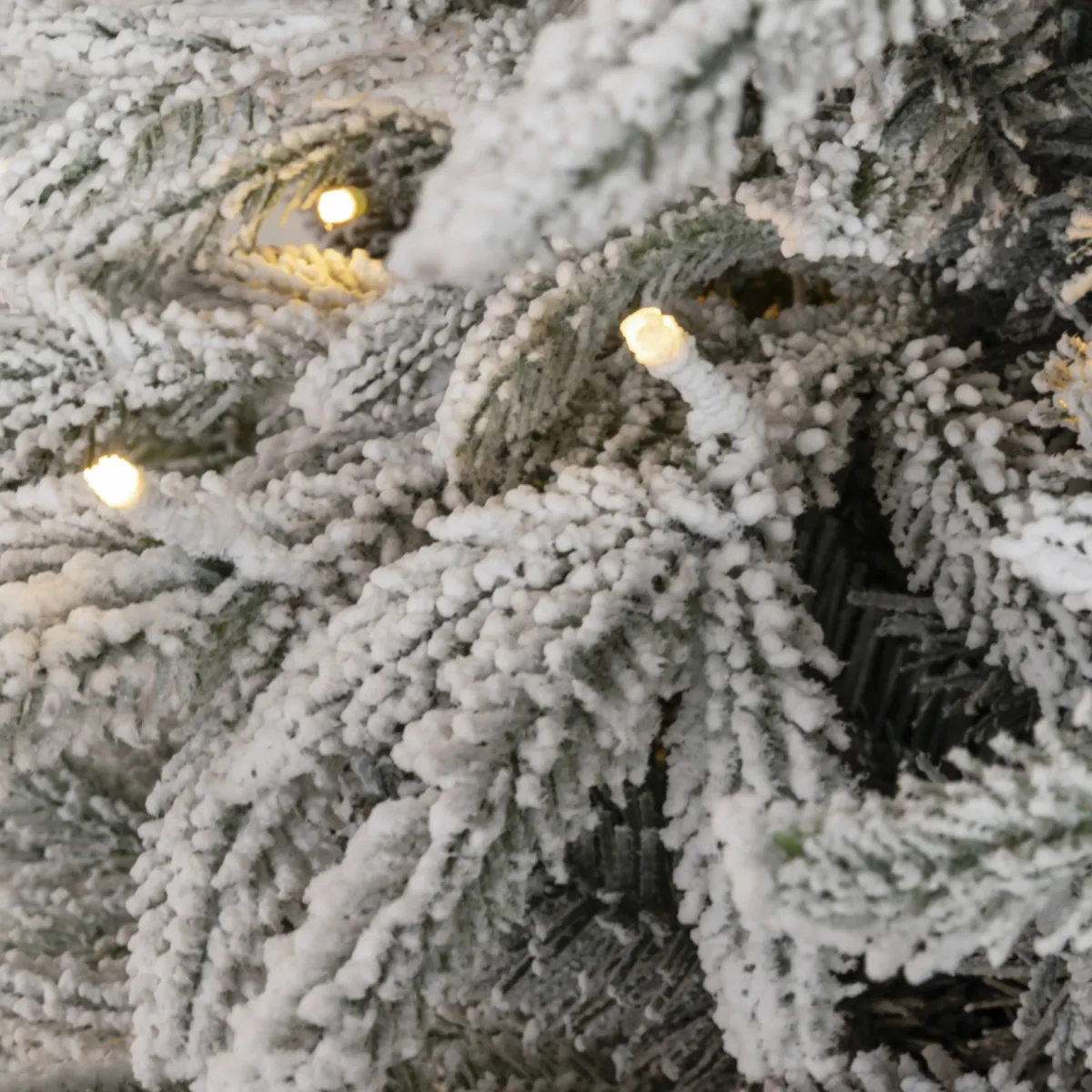 Albero di Natale artificiale luminoso 600 LED (H240 cm) Lucania Verde innevato e bianco caldo