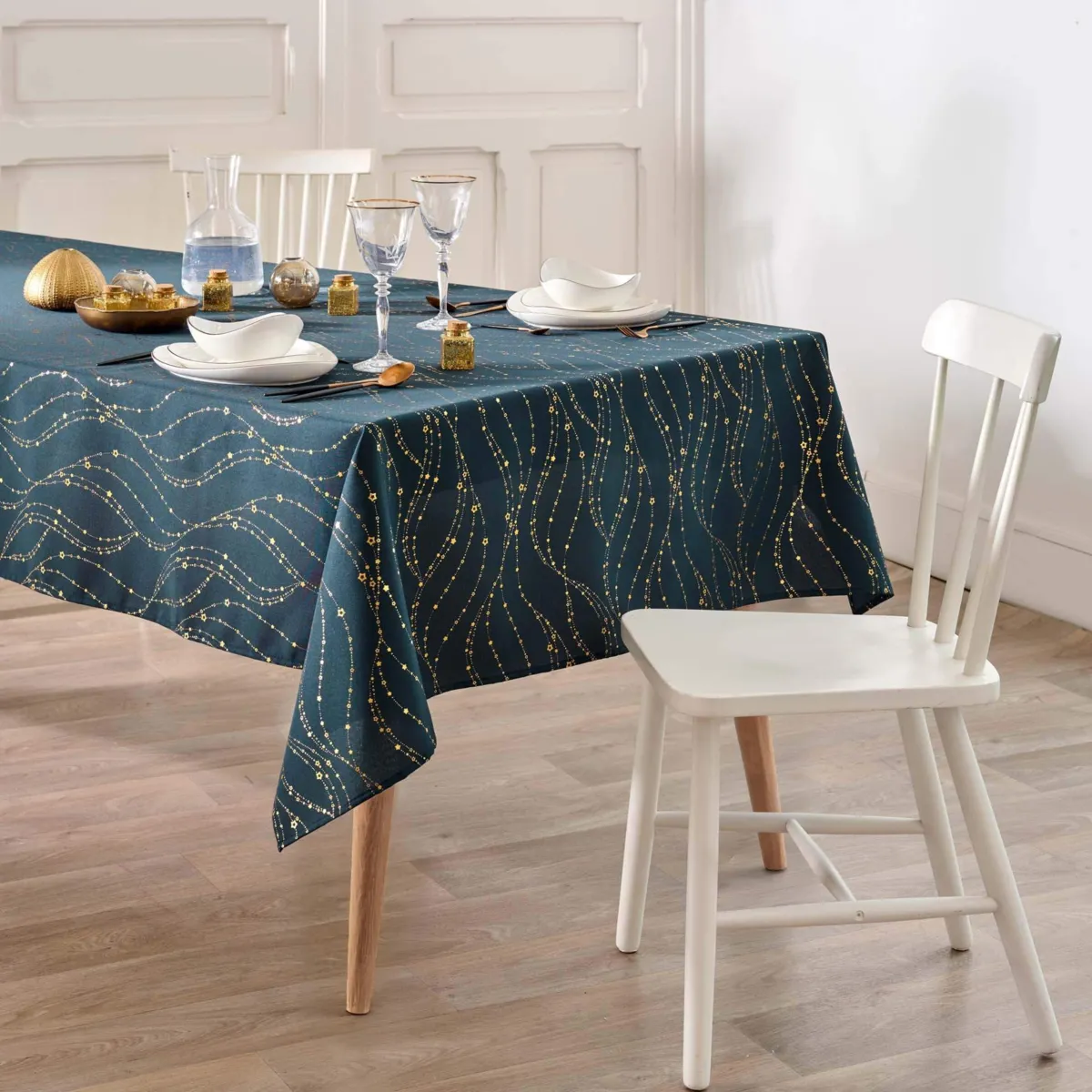 Tovaglia rettangolare effetto anti macchia per Natale (150 x 300 cm) Lumia Blu navy e oro