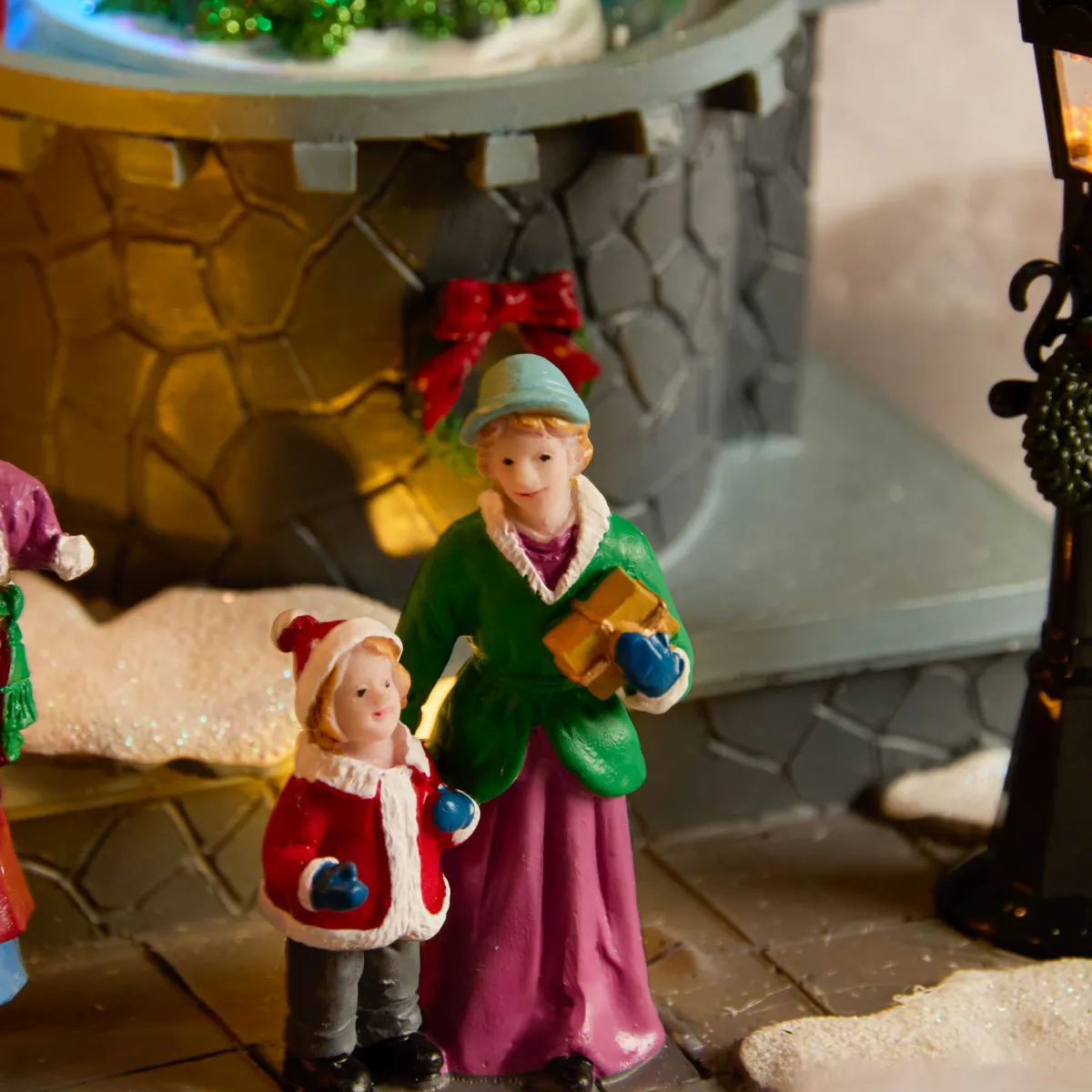 Villaggio di Natale luminoso e animato (H39 cm) La boutique degli orsacchiotti