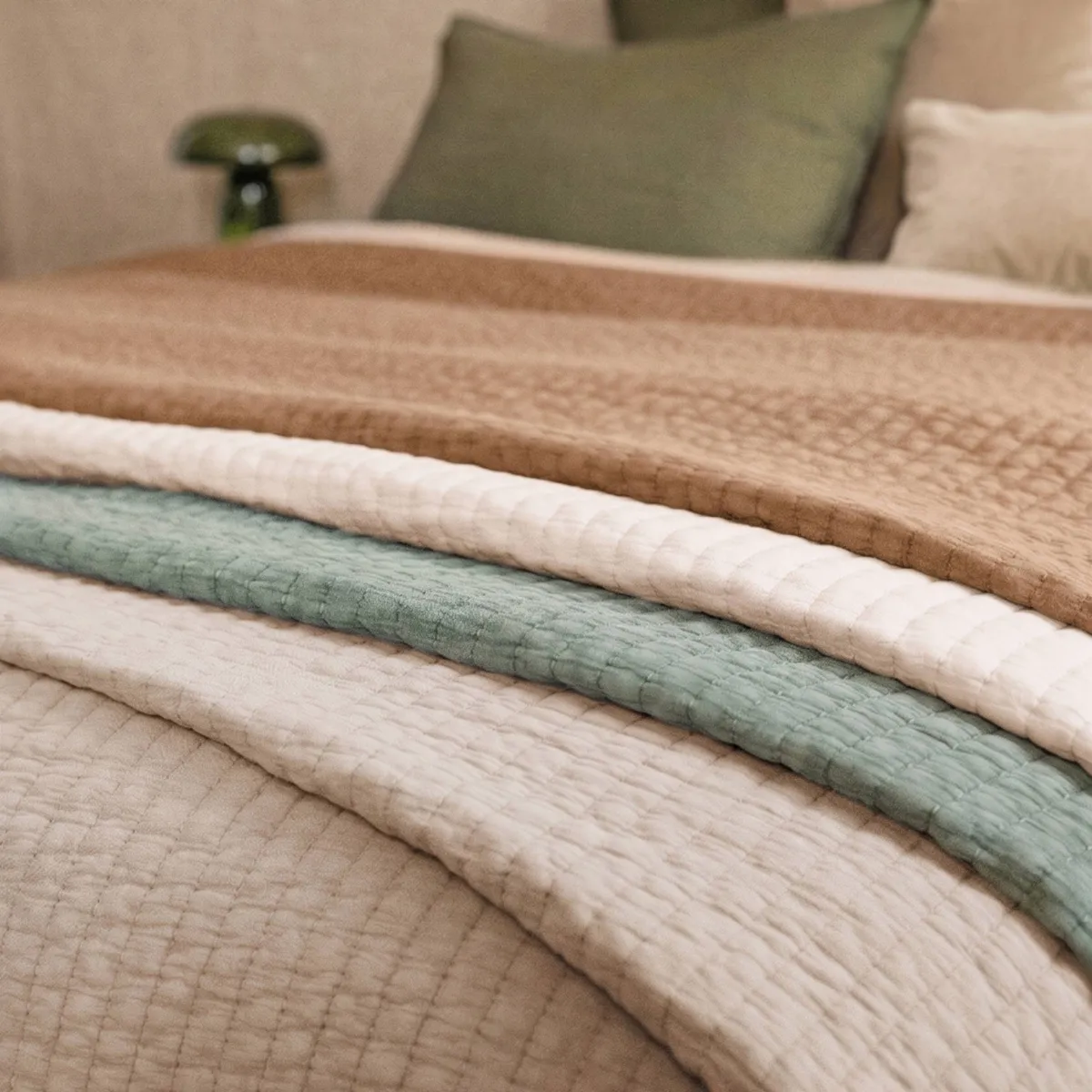 Copriletto trapuntato in cotone (240 x 220 cm) Mira Camel