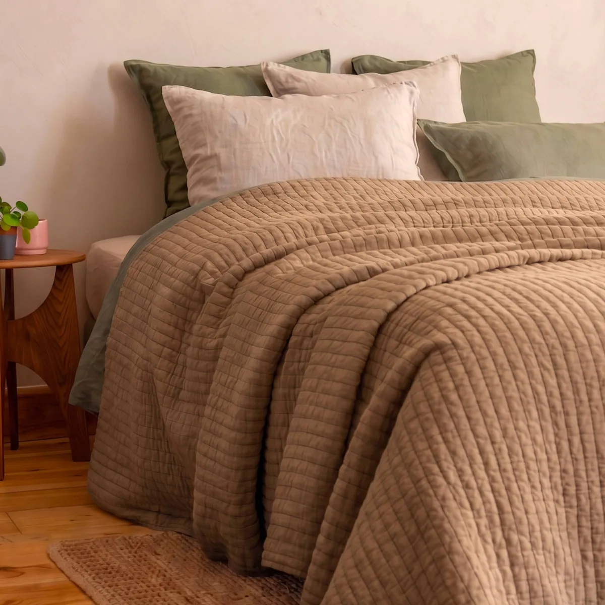 Copriletto trapuntato in cotone (260 x 240 cm) Mira Camel