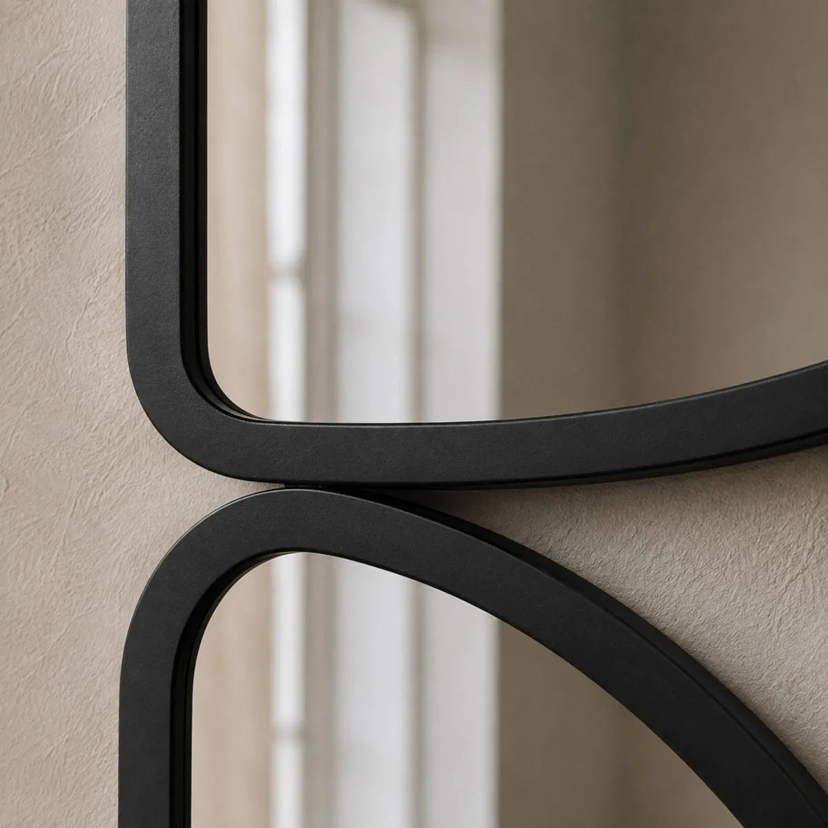Specchio da parete in metallo (H79 cm) Halo Nero