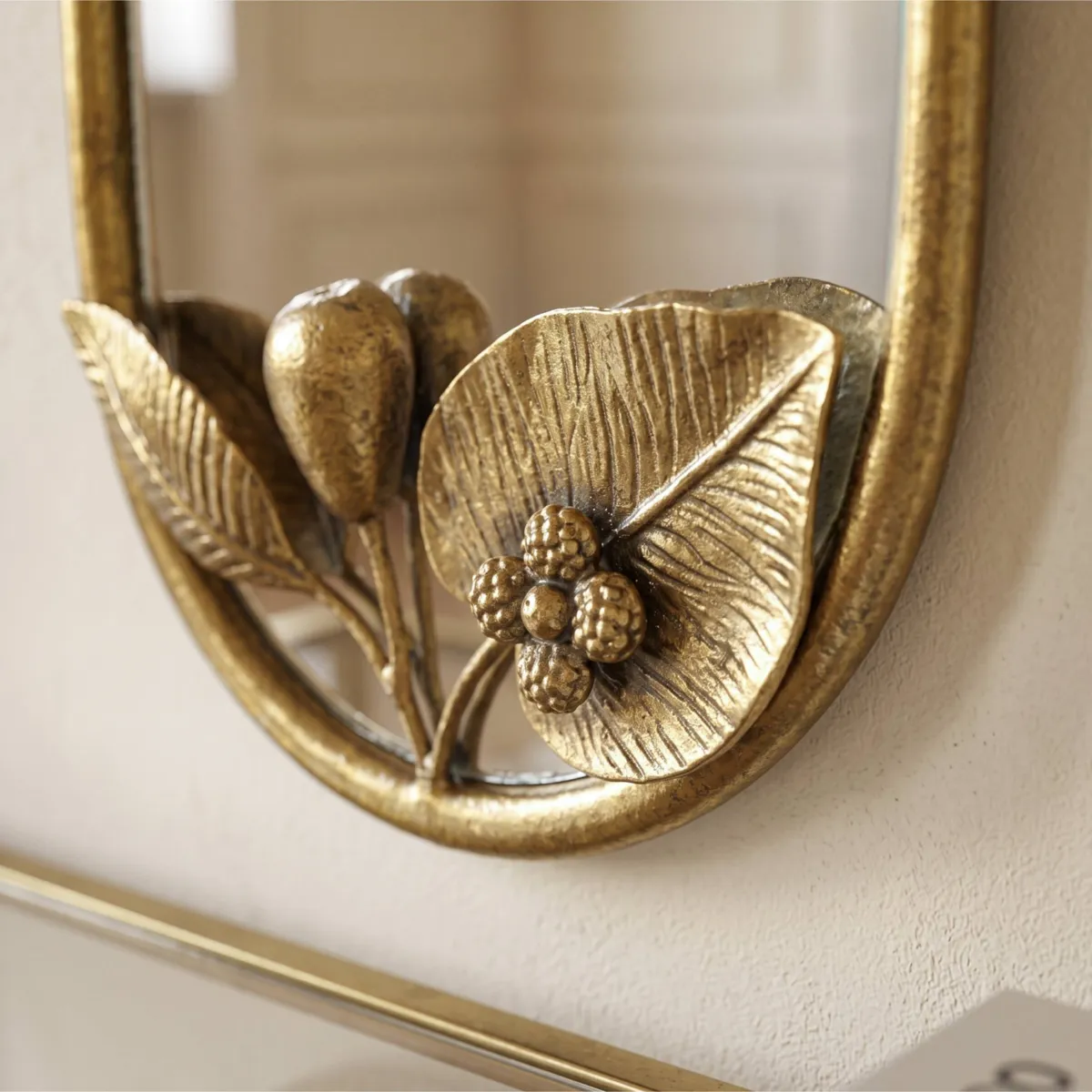 Specchio da parete in legno e metallo (H91,5 cm) Halo Oro