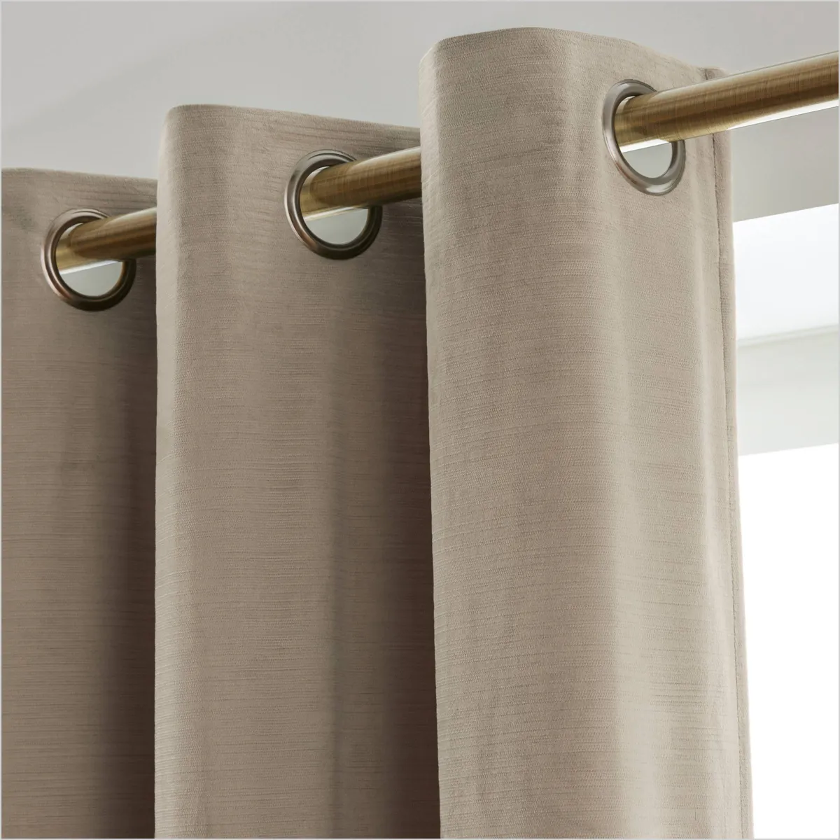 Tenda in velluto goffrato (140 x 180 cm) Maela Tortora