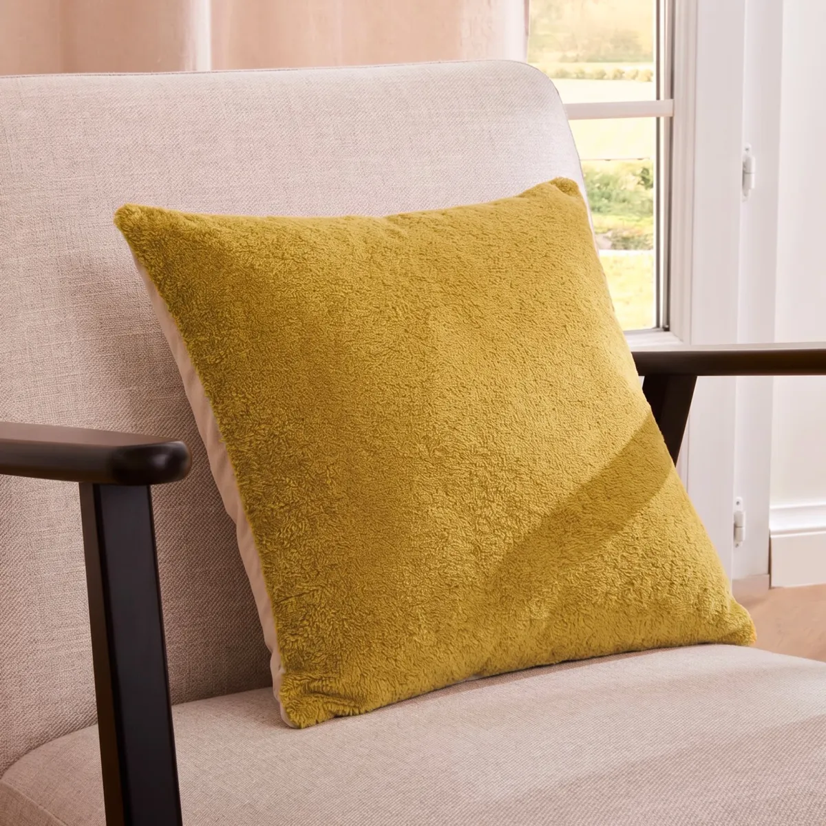 Cuscino quadrato in bouclé (40 x 40 cm) Ava Giallo ocra