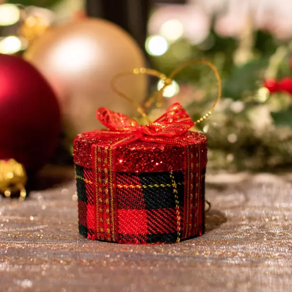 Kerst hangdecoratie rond geruit cadeau Rood