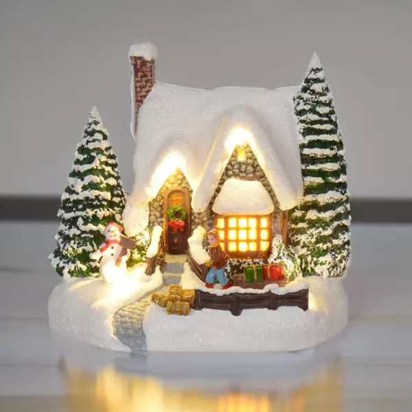 Maison de village illumin�e Petit chaumi�re