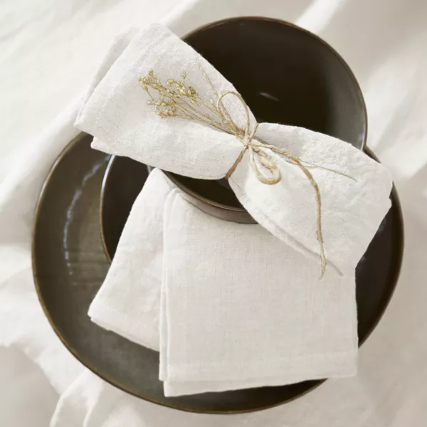 S�t med 3 hvide Louise vaskede linned servietter (40 x 40 cm)