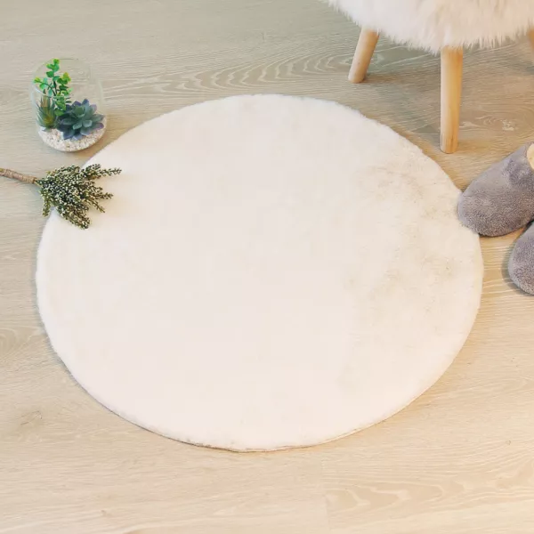 Rundt t�ppe i falsk pels (80 cm) Jona Elfenben