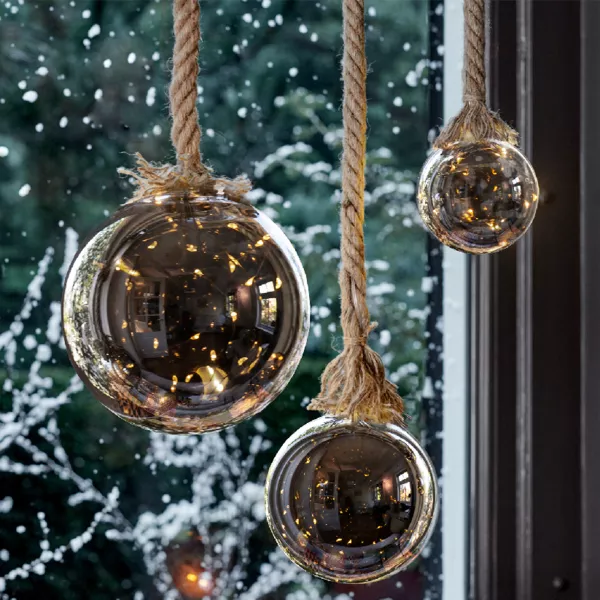 Boule lumineuse � piles 40 LED (D20 cm) Glac�e Gris et blanc chaud