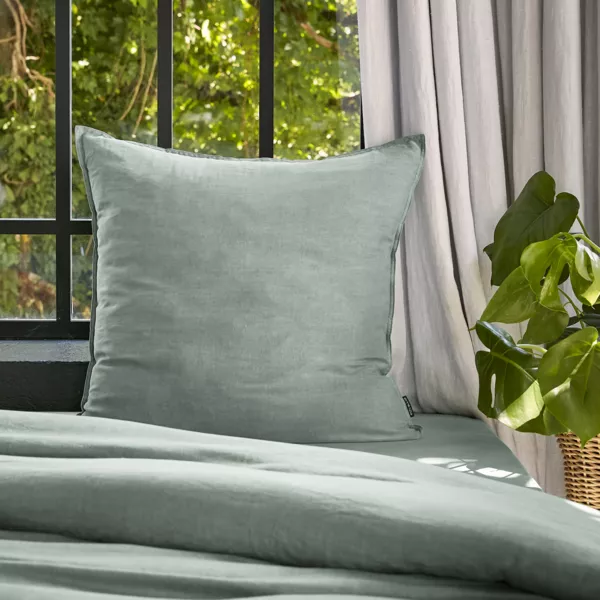 Quadratischer Kopfkissenbezug aus gewaschenem TENCEL™ Lyocell (63 x 63 cm) Olivia Eukalyptusgrün