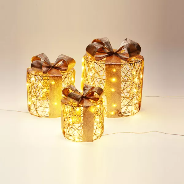 S�t med 3 lysende gaver p� batteri 135 LED (H25 cm) Rund og chic Varm hvid guld