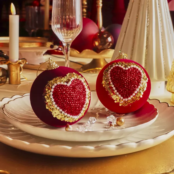 S�t med 12 julekugler (D80 mm) Julehjerte R�d og guld