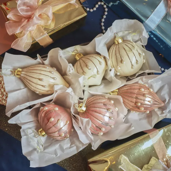 Lot de 12 boules de No�l en verre (D80 mm) Charme et perle Blanc laine et rose poudr�