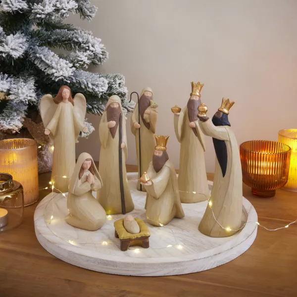 S�t med 8 figurer (H�jde 20 cm) af Juliette