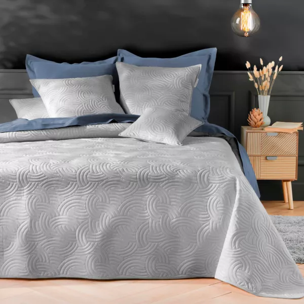 Couvre-lit matelass� et deux taies d'oreiller (240 x 260 cm) Solange Gris