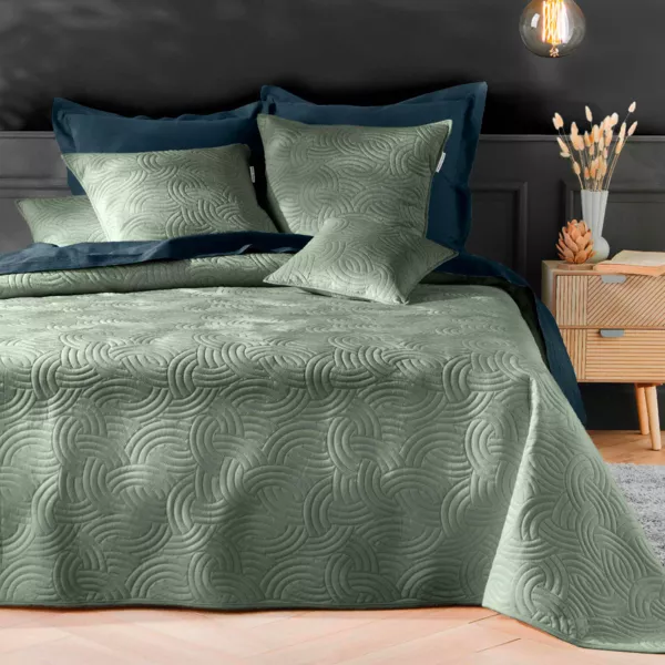 Gesteppte Tagesdecke und zwei Kissenbez�ge (240 x 260 cm) Solange Zederngr�n