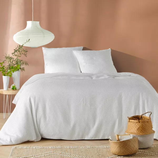 Housse de couette et deux taies d'oreiller effet nid d'abeille (240 x 220 cm) Abelia Blanc