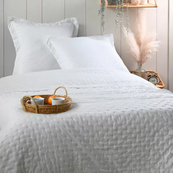 Couvre-lit matelass� avec deux taies d'oreiller (260 x 240 cm) Cl�o Blanc