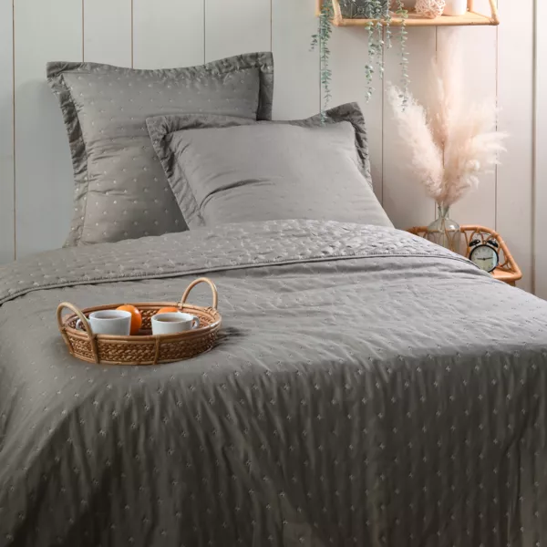 Gesteppte Tagesdecke mit zwei Kissenbez�gen (260 x 240 cm) Cl�o Taupe